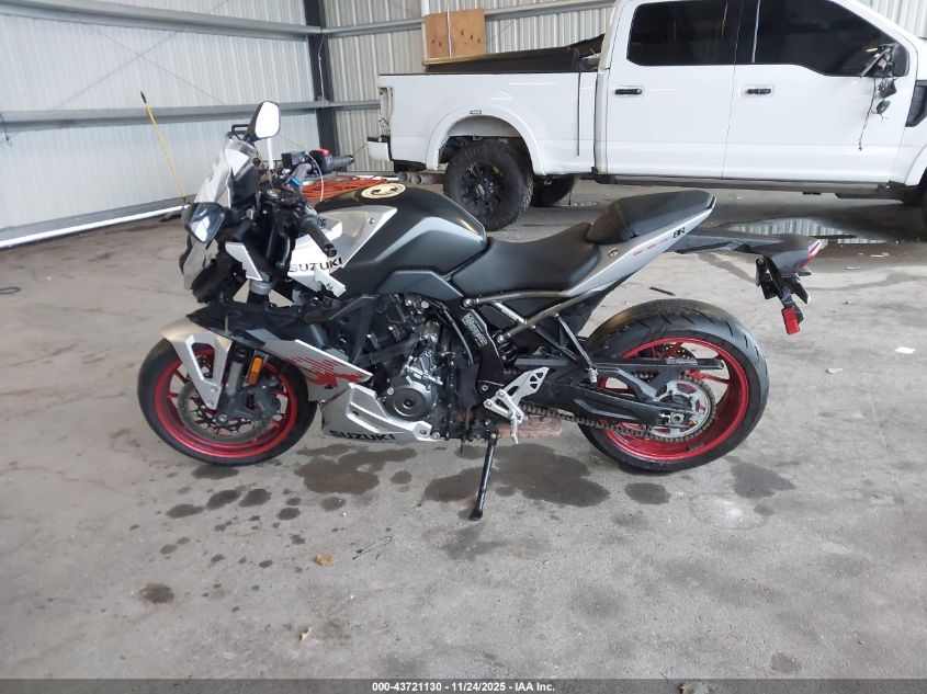 2024 Suzuki Gsx800 F VIN: JS1EM13B3R7100704 Lot: 43721130