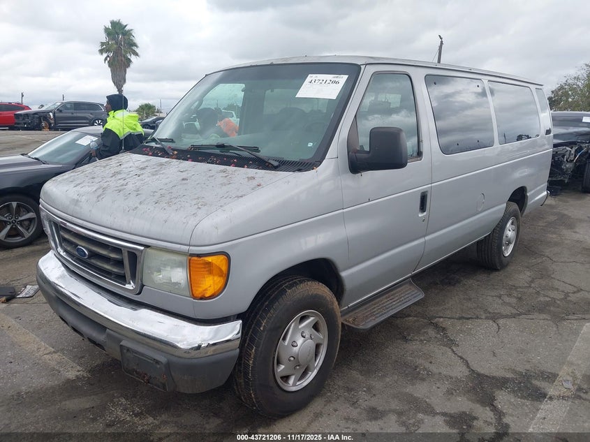 1FBSS31S35HB12695 2005 FORD ECONOLINE photo no. 2