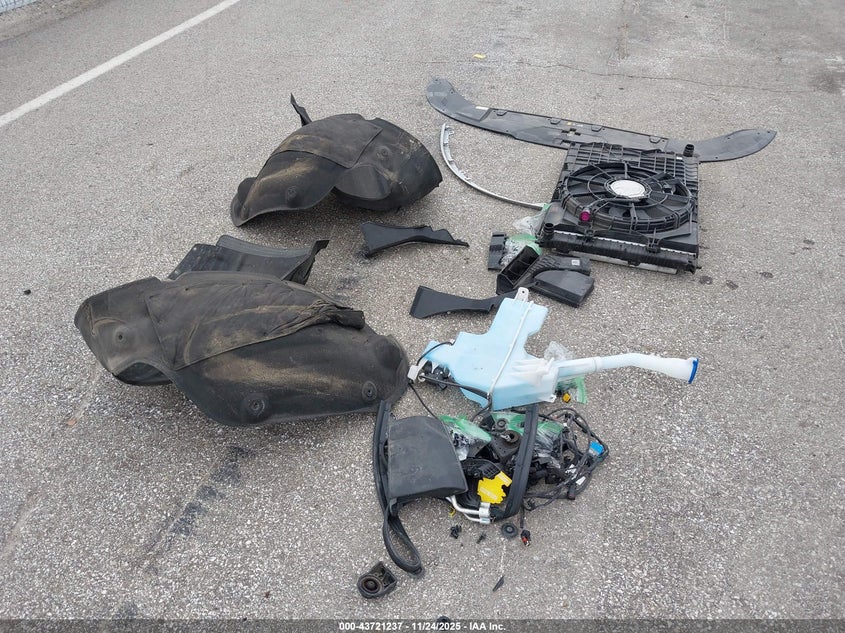 2023 Kia Carnival Mpv Lx Seat Package VIN: KNDNB4H31P6198035 Lot: 43721237