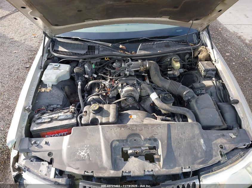 2000 Lincoln Town Car Executive VIN: 1LNHM81W7YY928809 Lot: 43721402