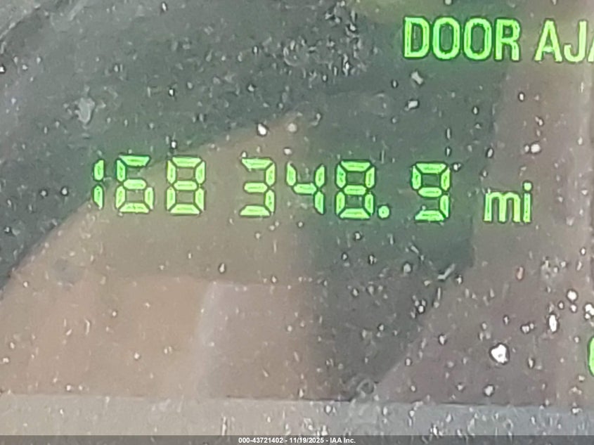 2000 Lincoln Town Car Executive VIN: 1LNHM81W7YY928809 Lot: 43721402