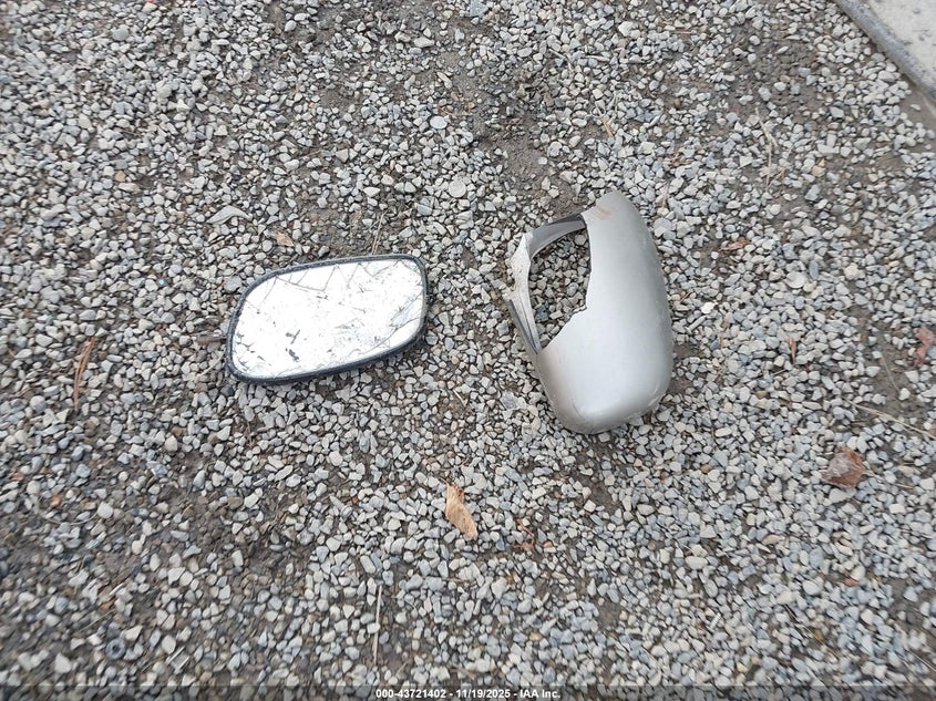 2000 Lincoln Town Car Executive VIN: 1LNHM81W7YY928809 Lot: 43721402