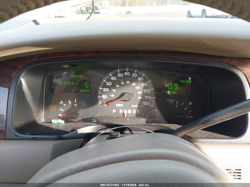 2000 Lincoln Town Car Executive VIN: 1LNHM81W7YY928809 Lot: 43721402