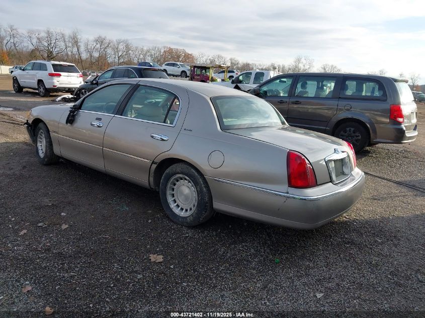 1LNHM81W7YY928809 2000 LINCOLN TOWN CAR photo no. 3