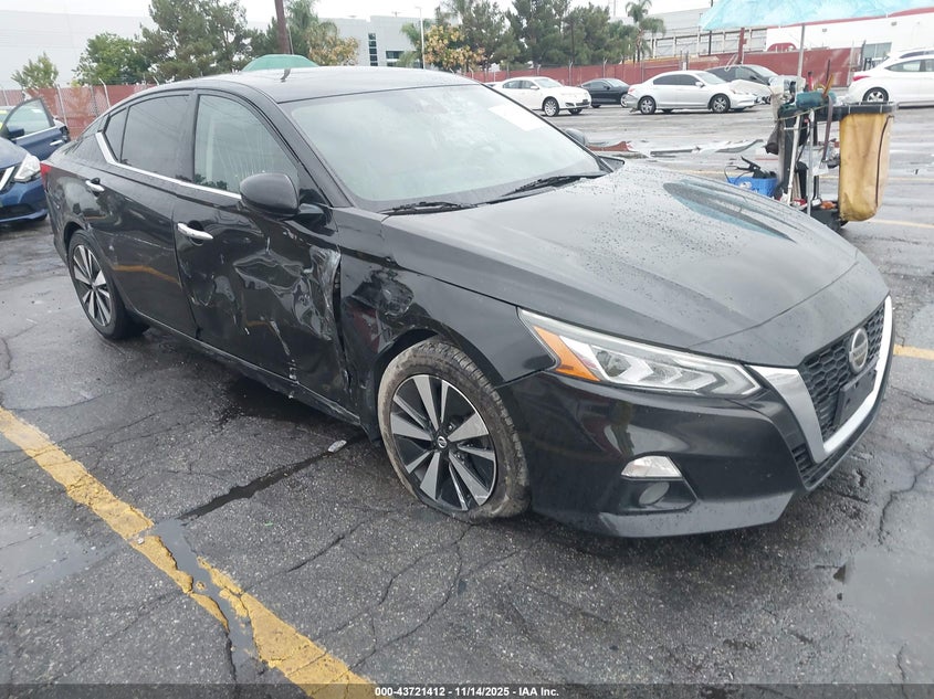 NISSAN ALTIMA SV FWD