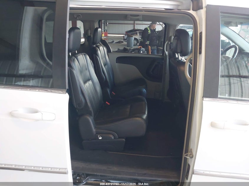 2016 Chrysler Town & Country Touring VIN: 2C4RC1BG4GR296638 Lot: 43721753