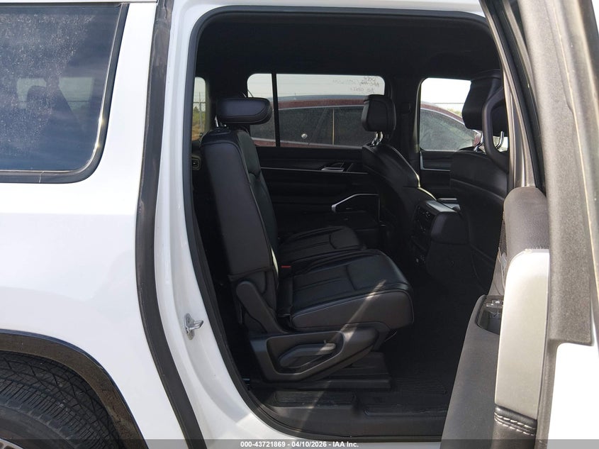 2024 JEEP WAGONEER L auction photo 8
