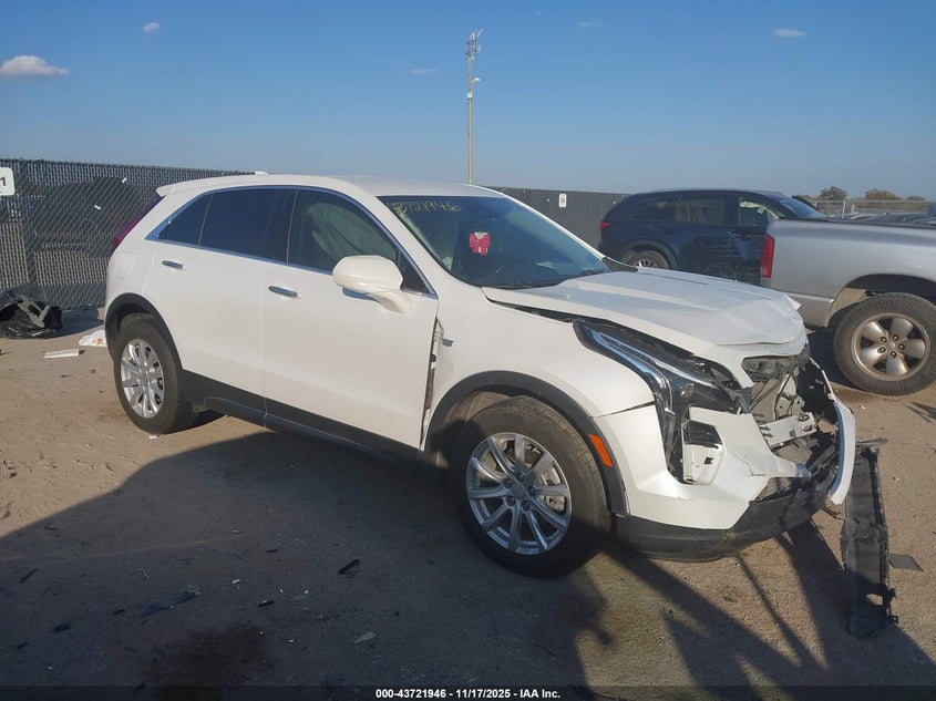 CADILLAC XT4 FWD LUXURY