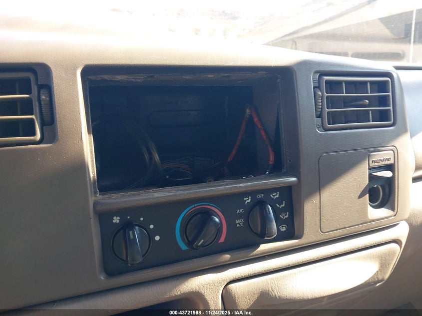 2004 Ford F-350 Lariat/Xl/Xlt VIN: 1FTWW32P34EA37279 Lot: 43721988