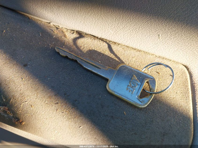 2000 Ford E-150 Commercial/Recreational VIN: 1FTRE1424YHB25932 Lot: 43722078