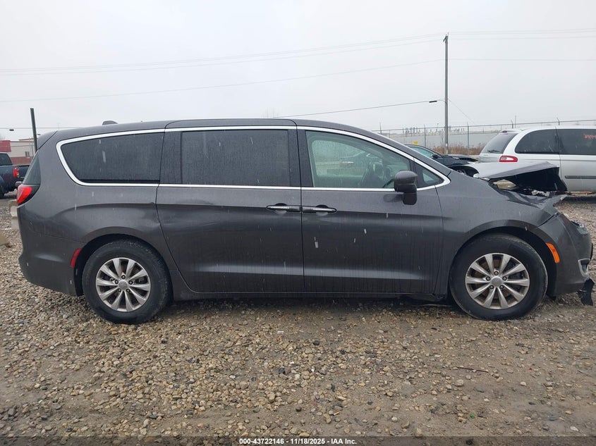 2019 Chrysler Pacifica Touring Plus VIN: 2C4RC1FG5KR702414 Lot: 43722146