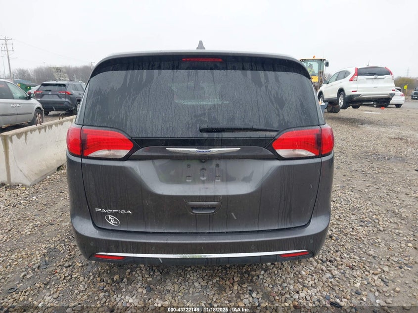 2019 Chrysler Pacifica Touring Plus VIN: 2C4RC1FG5KR702414 Lot: 43722146