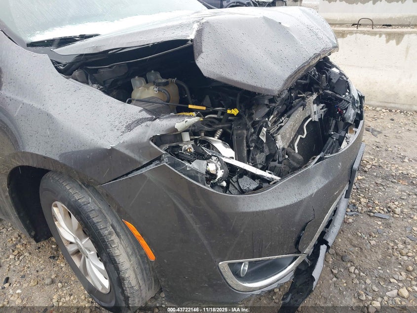 2019 Chrysler Pacifica Touring Plus VIN: 2C4RC1FG5KR702414 Lot: 43722146