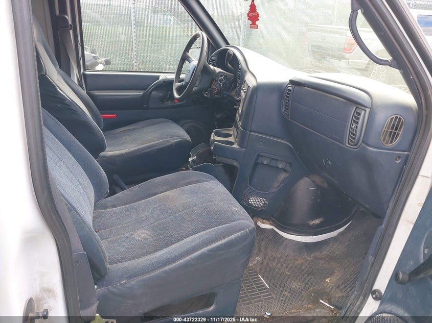1GCDM19XX2B132461 2002 CHEVROLET ASTRO photo no. 5