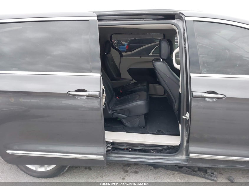 2018 Chrysler Pacifica Touring L Plus VIN: 2C4RC1EG4JR121759 Lot: 43722411