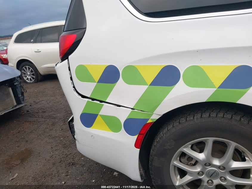 2022 Chrysler Pacifica Touring L VIN: 2C4RC1BG9NR155223 Lot: 43722441