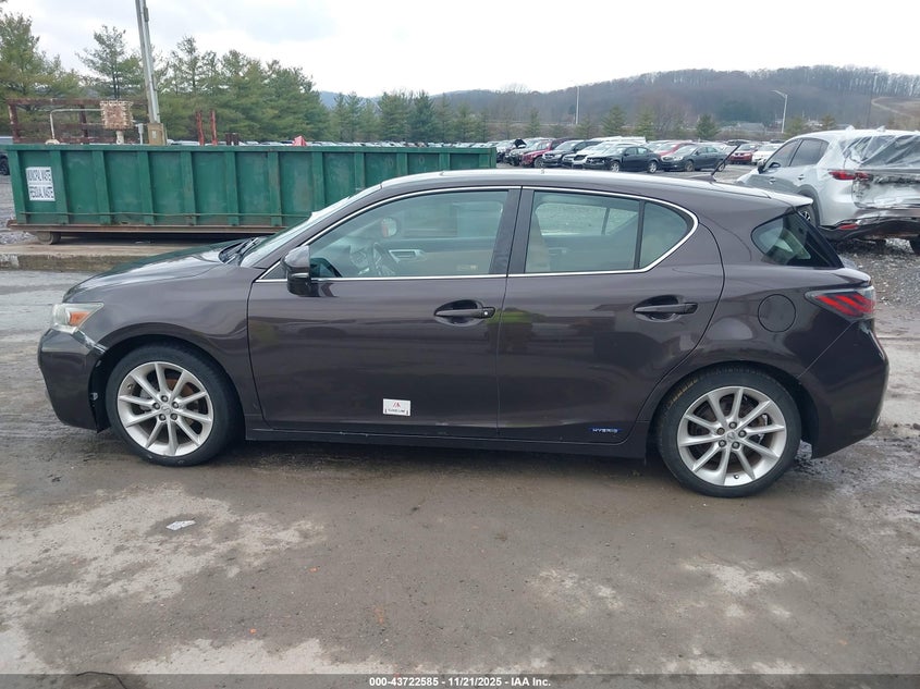 2011 Lexus Ct 200H Premium VIN: JTHKD5BH0B2002592 Lot: 43722585