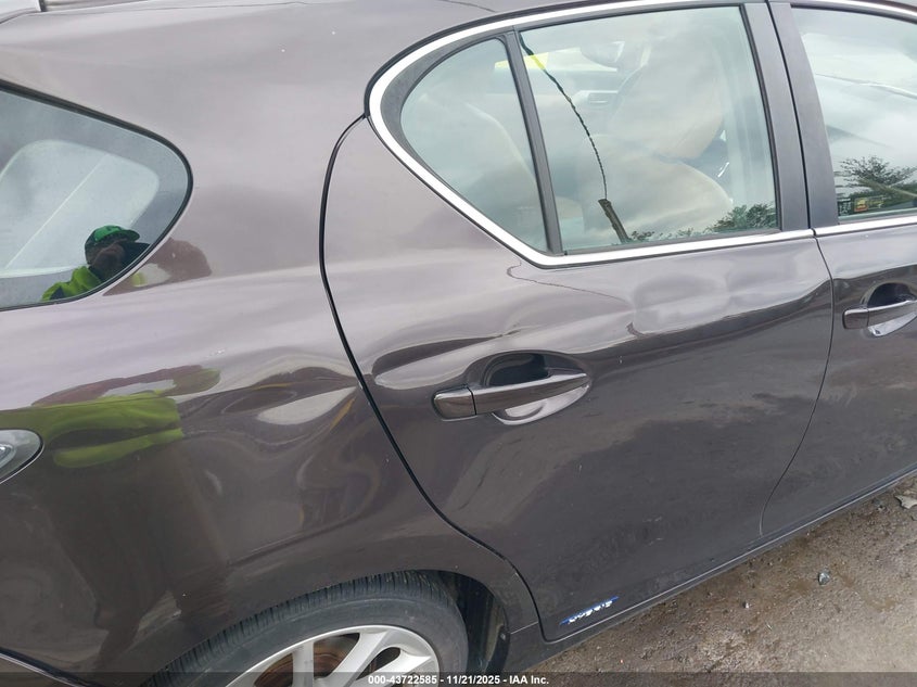 2011 Lexus Ct 200H Premium VIN: JTHKD5BH0B2002592 Lot: 43722585