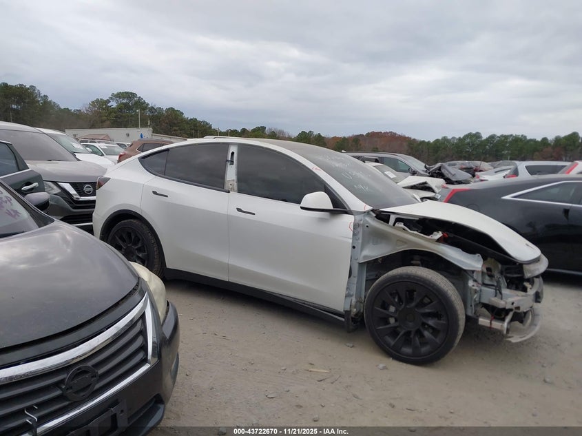 2020 Tesla Model Y Long Range Dual Motor All-Wheel Drive VIN: 5YJYGDEE0LF048906 Lot: 43722670