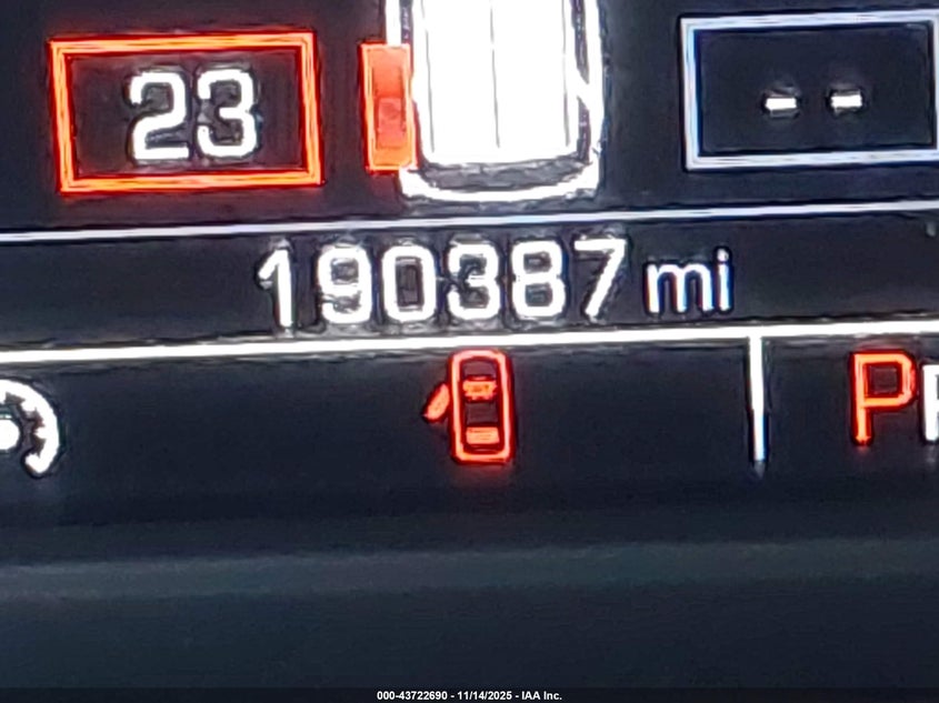 2018 Chevrolet Suburban Lt VIN: 1GNSCHKC4JR334736 Lot: 43722690