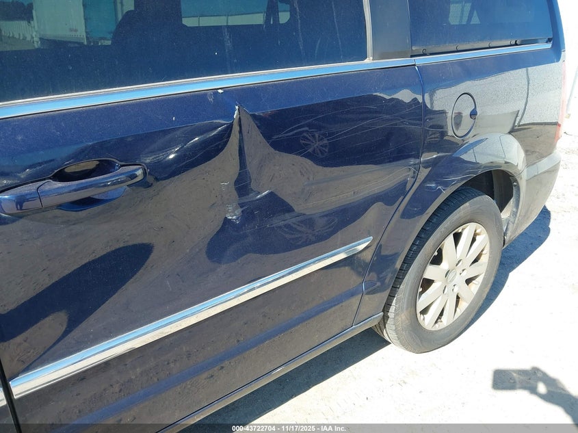 2016 Chrysler Town & Country Touring VIN: 2C4RC1BG5GR294543 Lot: 43722704