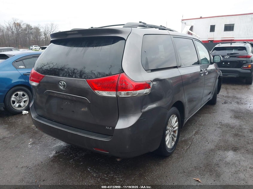5TDYK3DCXDS388585 2013 TOYOTA SIENNA photo no. 4