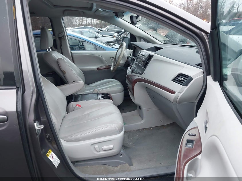 5TDYK3DCXDS388585 2013 TOYOTA SIENNA photo no. 5