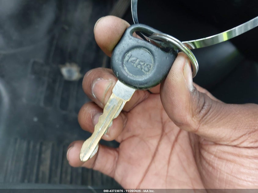 2004 Chevrolet Express VIN: 1GCFG15X741247372 Lot: 43723076