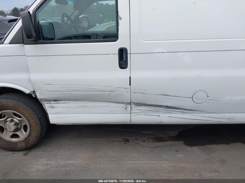 2004 Chevrolet Express VIN: 1GCFG15X741247372 Lot: 43723076