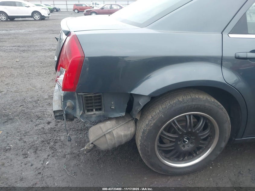 2007 Chrysler 300 VIN: 2C3KA43RX7H715787 Lot: 43723480