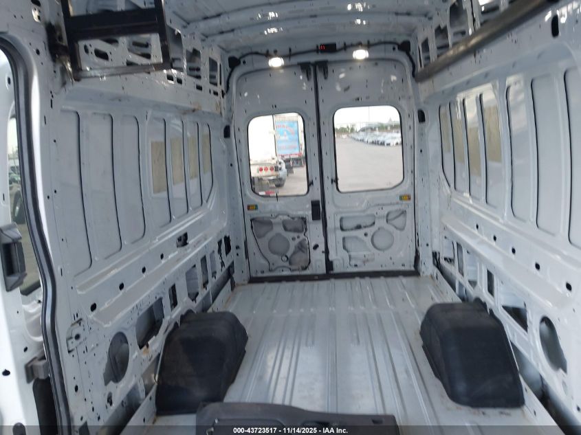 2022 Ford Transit-350 Cargo Van VIN: 1FTRU8XG8NKA18822 Lot: 43723517