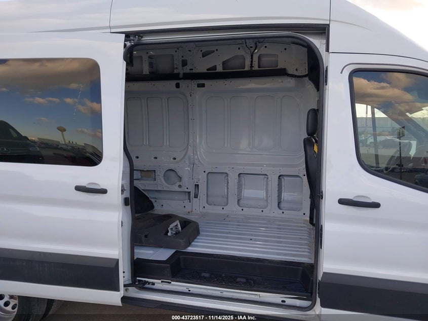 2022 Ford Transit-350 Cargo Van VIN: 1FTRU8XG8NKA18822 Lot: 43723517