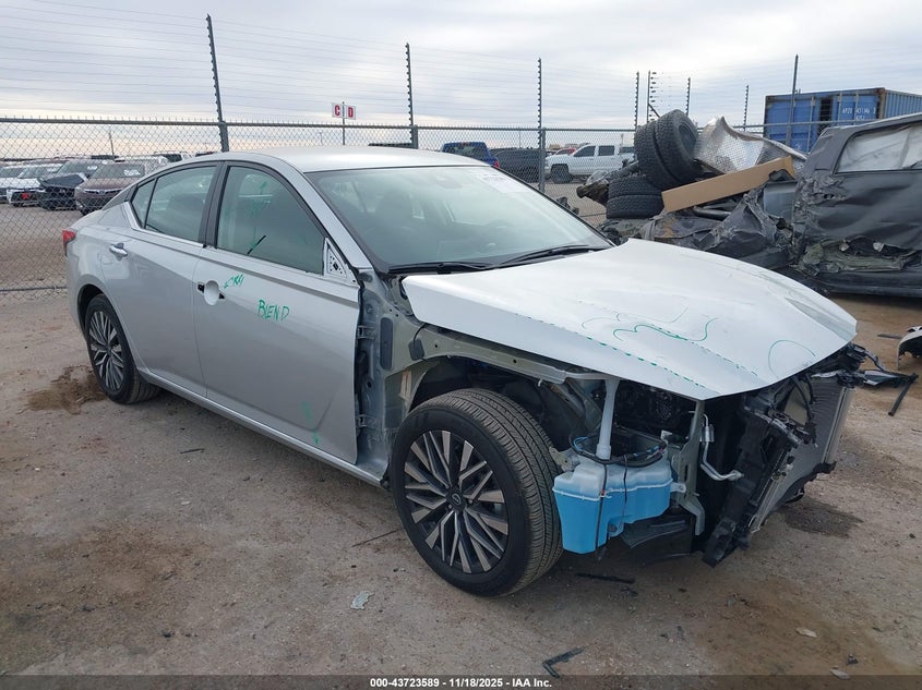 NISSAN ALTIMA SV FWD