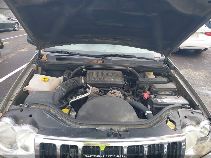 2005 Jeep Grand Cherokee Limited VIN: 1J4HS58N75C700656 Lot: 43723628