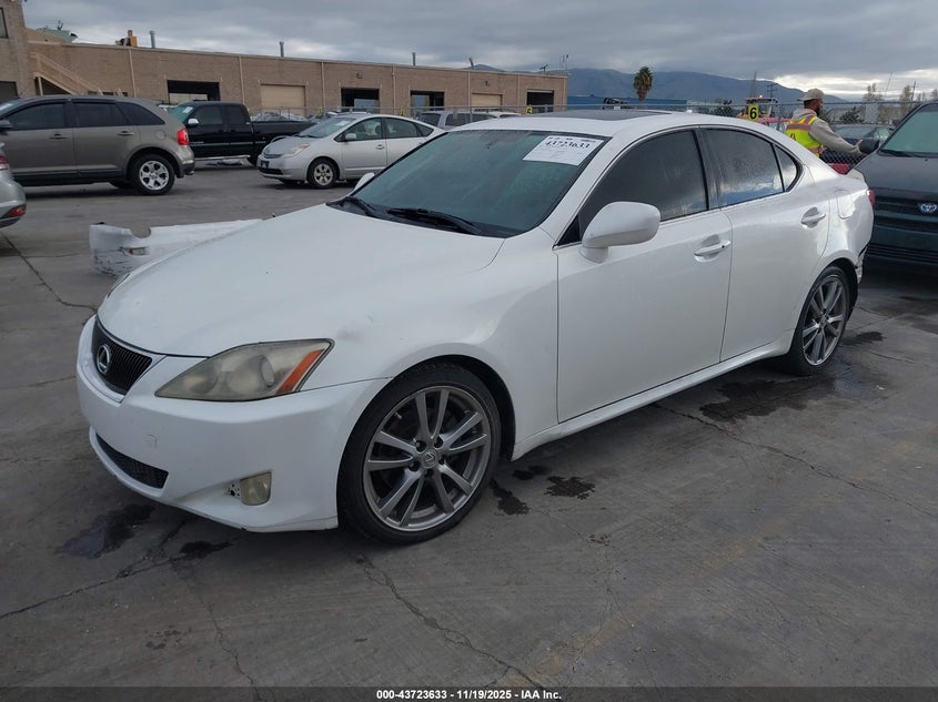 JTHBK262082067977 2008 LEXUS IS photo no. 2