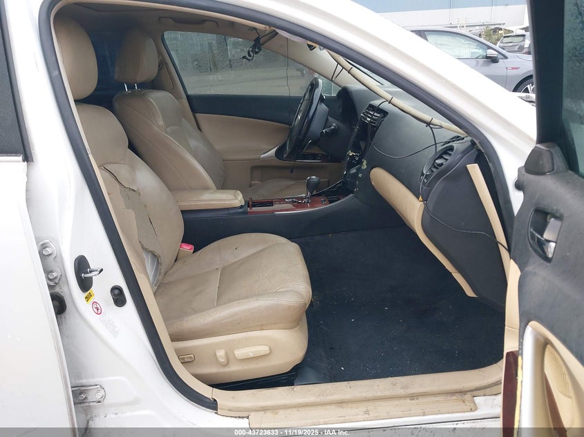JTHBK262082067977 2008 LEXUS IS photo no. 5