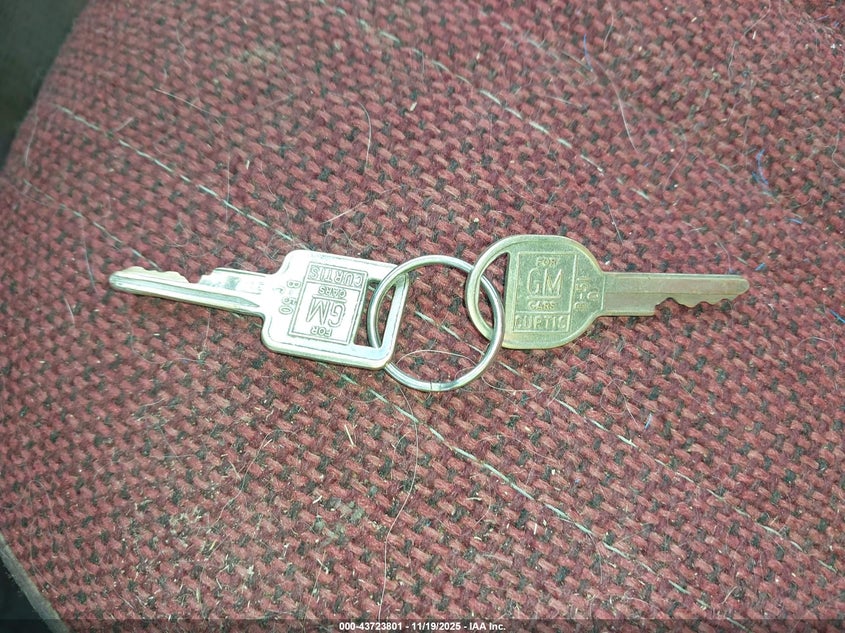 1988 Chevrolet Gmt-400 K2500 VIN: 2GCFK29K5J1221247 Lot: 43723801