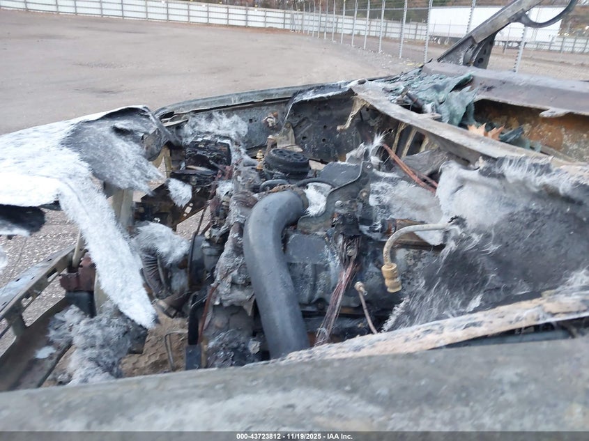 2000 Ford F-350 Lariat/Xl/Xlt VIN: 1FTWX33F0YEB38322 Lot: 43723812