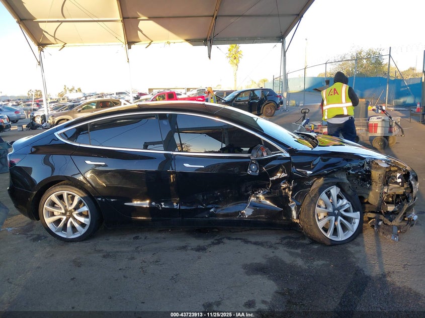 2018 Tesla Model 3 Long Range/Performance VIN: 5YJ3E1EB4JF184747 Lot: 43723913