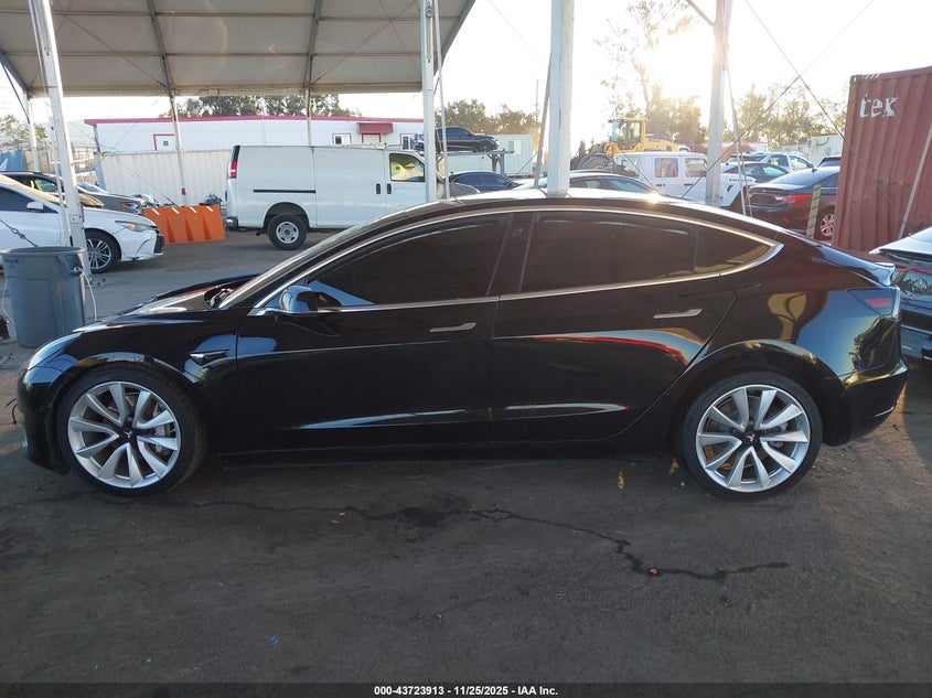 2018 Tesla Model 3 Long Range/Performance VIN: 5YJ3E1EB4JF184747 Lot: 43723913