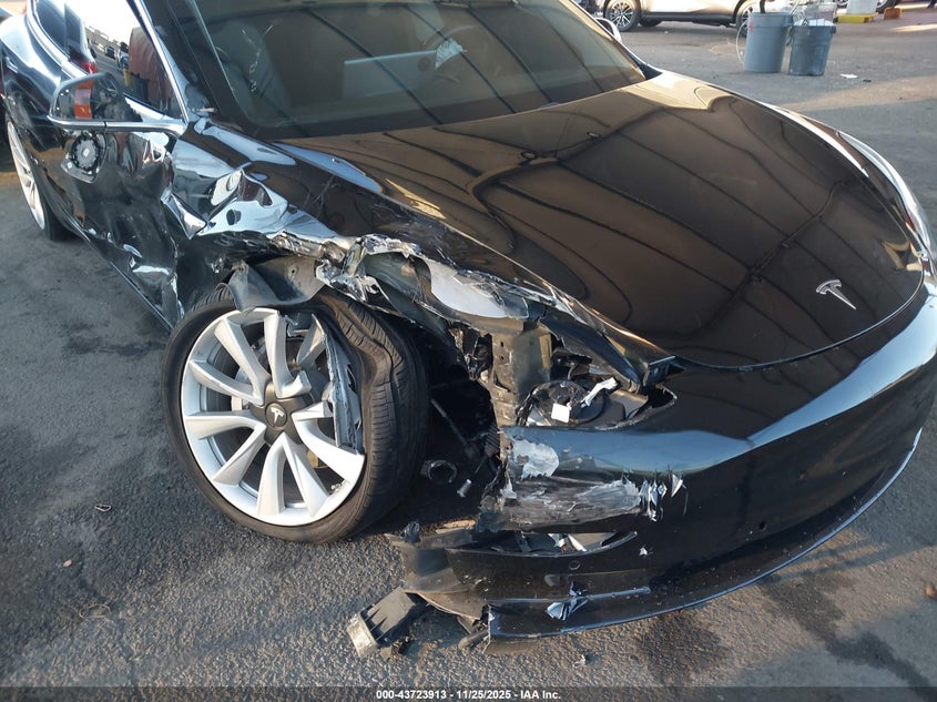 2018 Tesla Model 3 Long Range/Performance VIN: 5YJ3E1EB4JF184747 Lot: 43723913