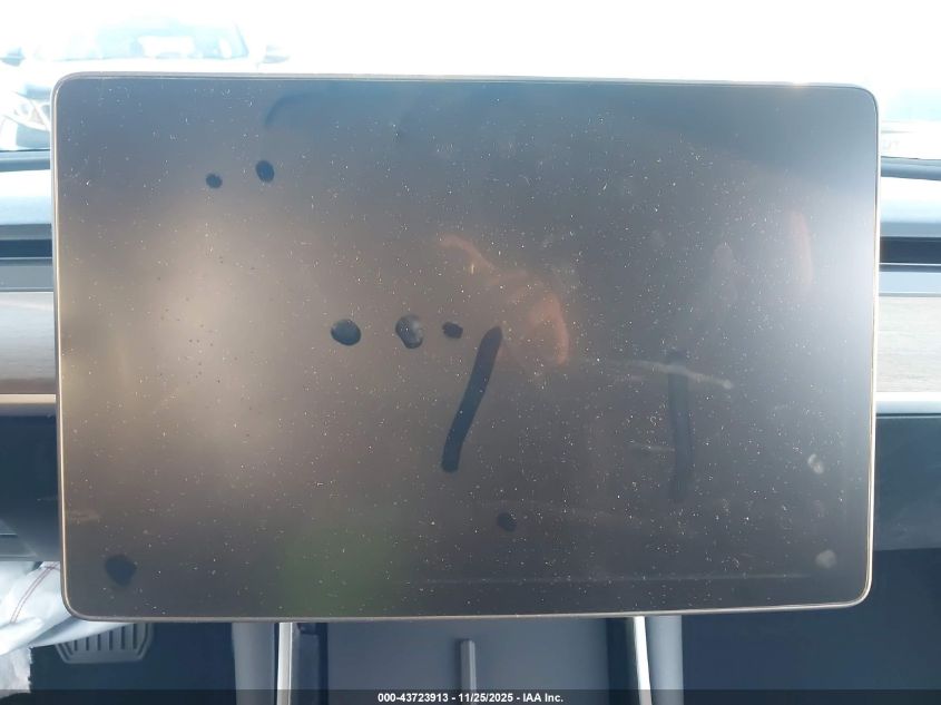 2018 Tesla Model 3 Long Range/Performance VIN: 5YJ3E1EB4JF184747 Lot: 43723913