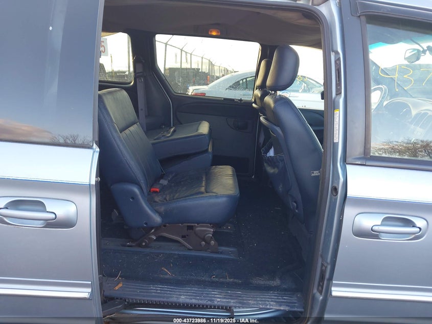 2003 Chrysler Town & Country Lxi VIN: 2C8GP54L63R105338 Lot: 43723986