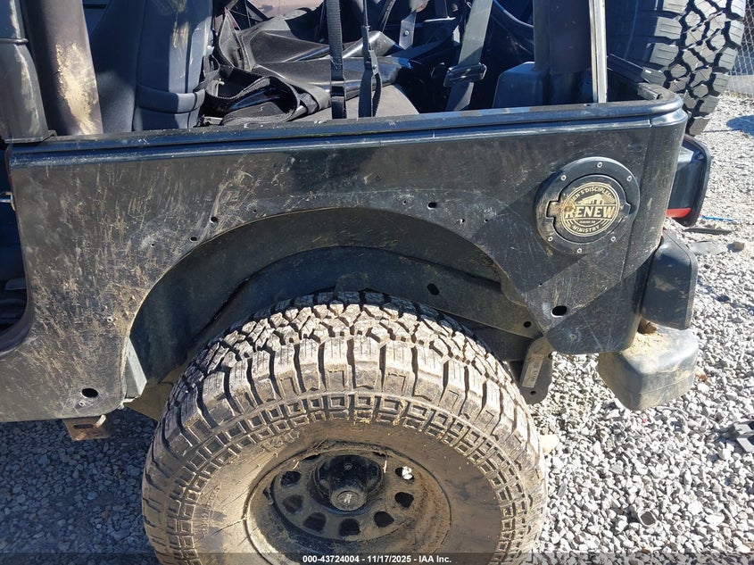 2000 Jeep Wrangler Sport VIN: 1J4FA49S5YP776043 Lot: 43724004