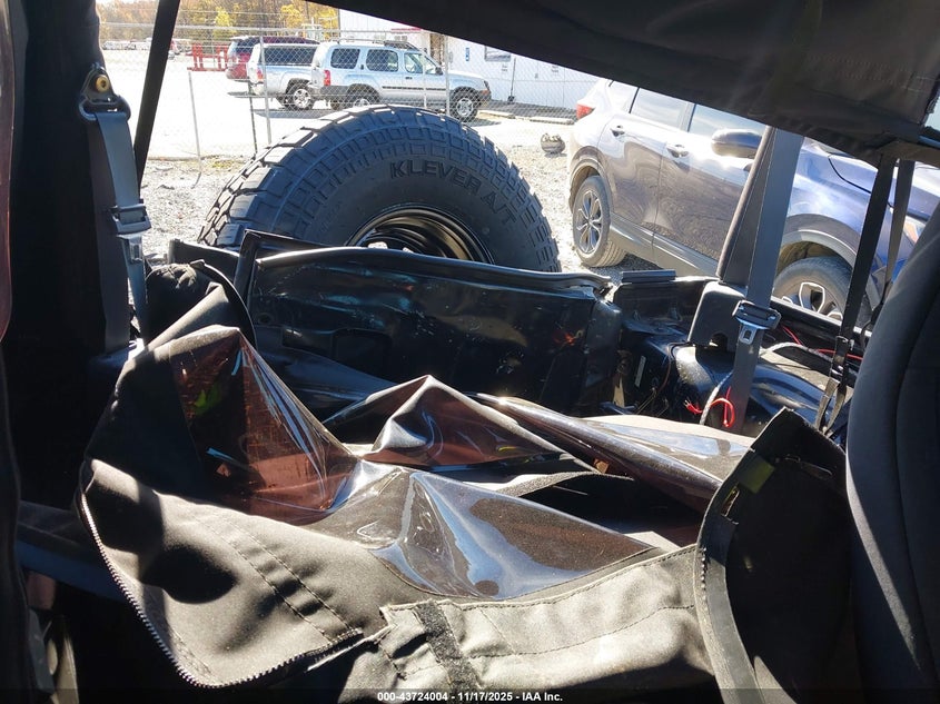 2000 Jeep Wrangler Sport VIN: 1J4FA49S5YP776043 Lot: 43724004