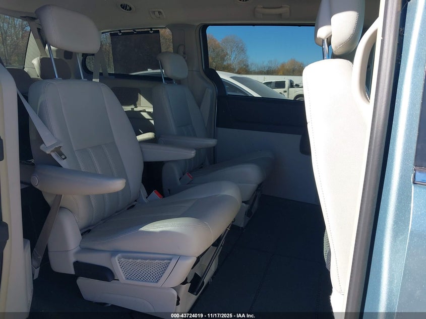 2010 Chrysler Town & Country Touring VIN: 2A4RR5D15AR286734 Lot: 43724019