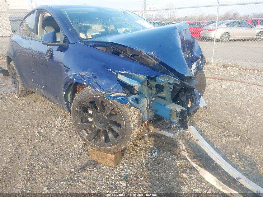 2021 Tesla Model Y Long Range Dual Motor All-Wheel Drive VIN: 5YJYGDEE7MF122906 Lot: 43724057