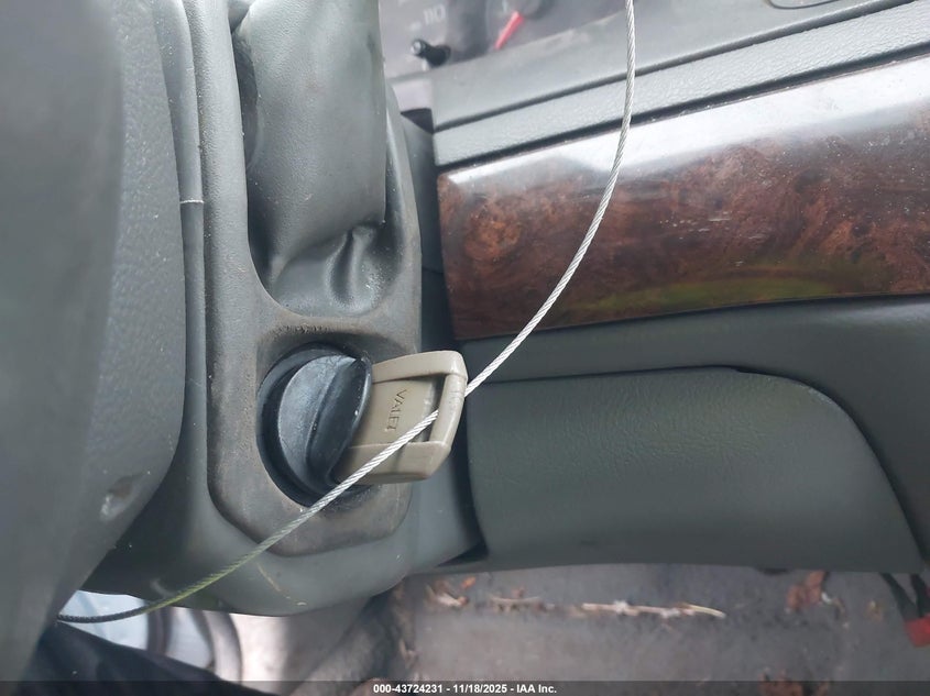 2005 Mercury Grand Marquis Ls/Lse VIN: 2MEFM75W55X657243 Lot: 43724231