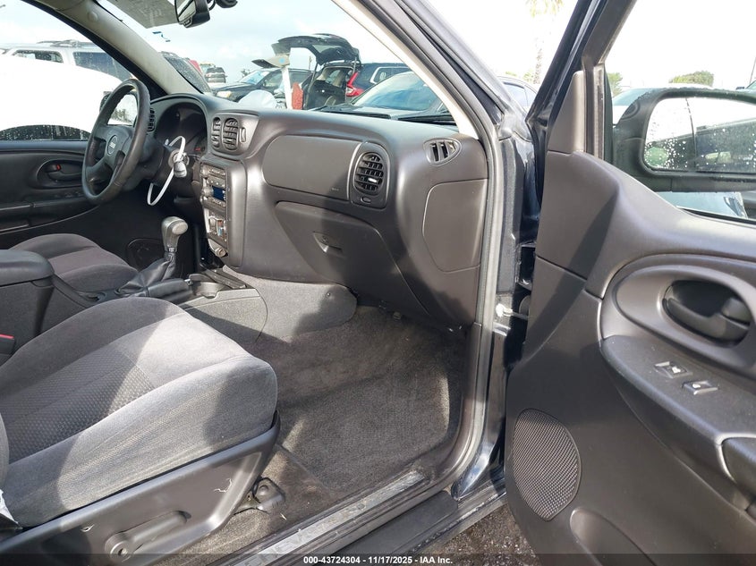 1GNES13H982225645 2008 CHEVROLET TRAILBLAZER photo no. 5