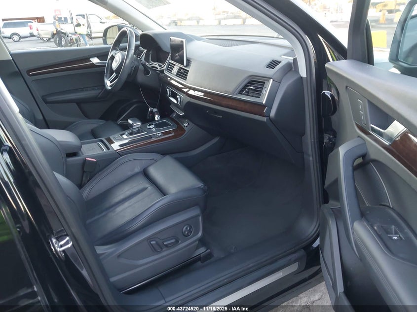 WA1BNAFY1K2056611 2019 AUDI Q5 photo no. 5